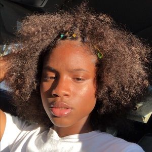 Meet your Posher, Nia